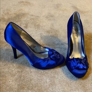 EUC Fergie blue satin heels!